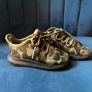 ADIDAS little kids camo sneaker. Great condition! 6c size